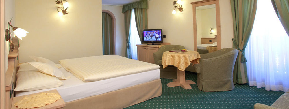 Hotel Ristorante Cassana Livigno Buitenkant foto