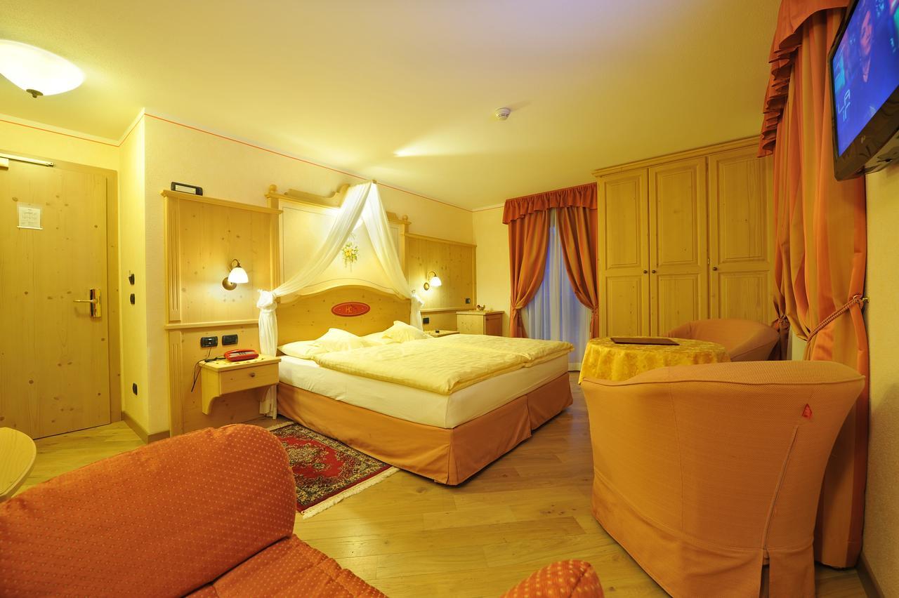 Hotel Ristorante Cassana Livigno Buitenkant foto