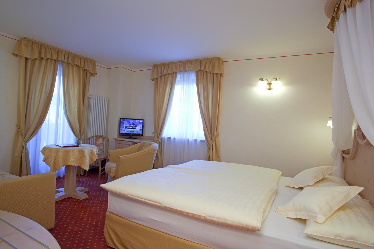 Hotel Ristorante Cassana Livigno Buitenkant foto