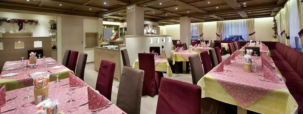Hotel Ristorante Cassana Livigno Buitenkant foto