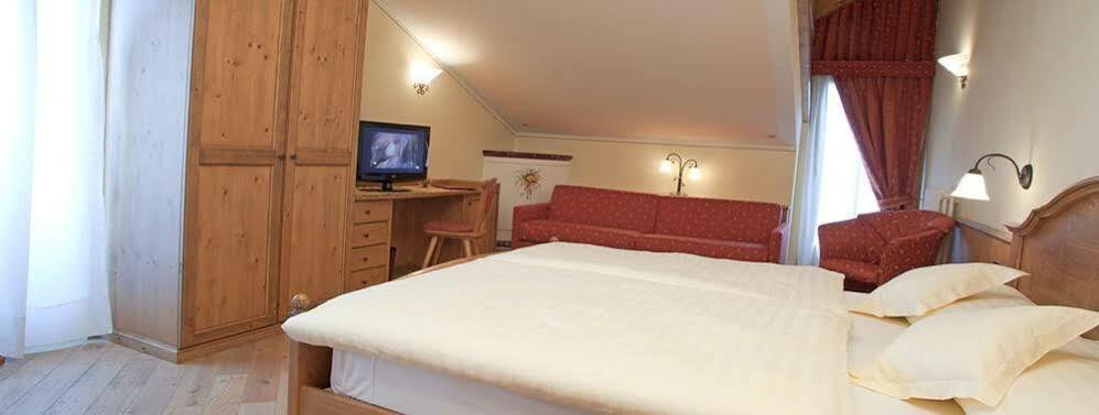 Hotel Ristorante Cassana Livigno Buitenkant foto